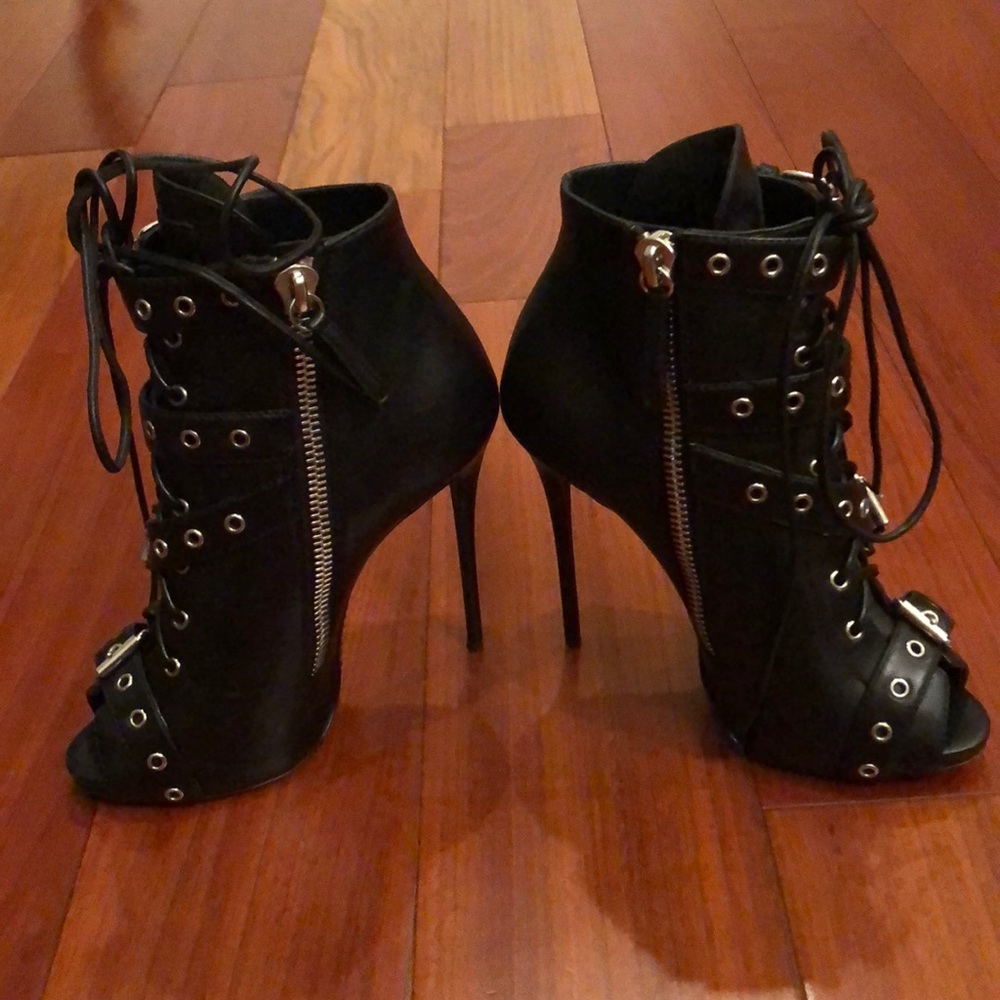 Giuseppe zanotti ankle booties in black